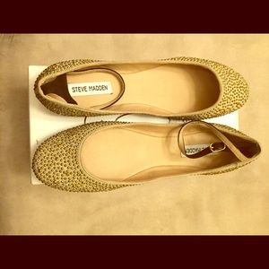 Steve Madden Kongo Ankle Strap Flat in Gold 10